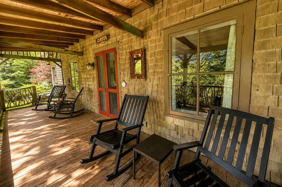 high-hemlock-luxury-cabin-highlands-nc-exterior