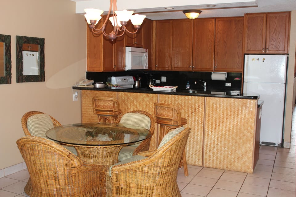 Dining/kitchen area 
