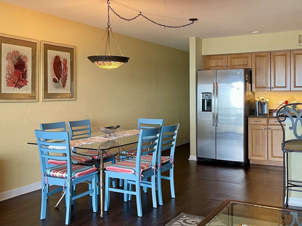 Dining room with seating for 6.