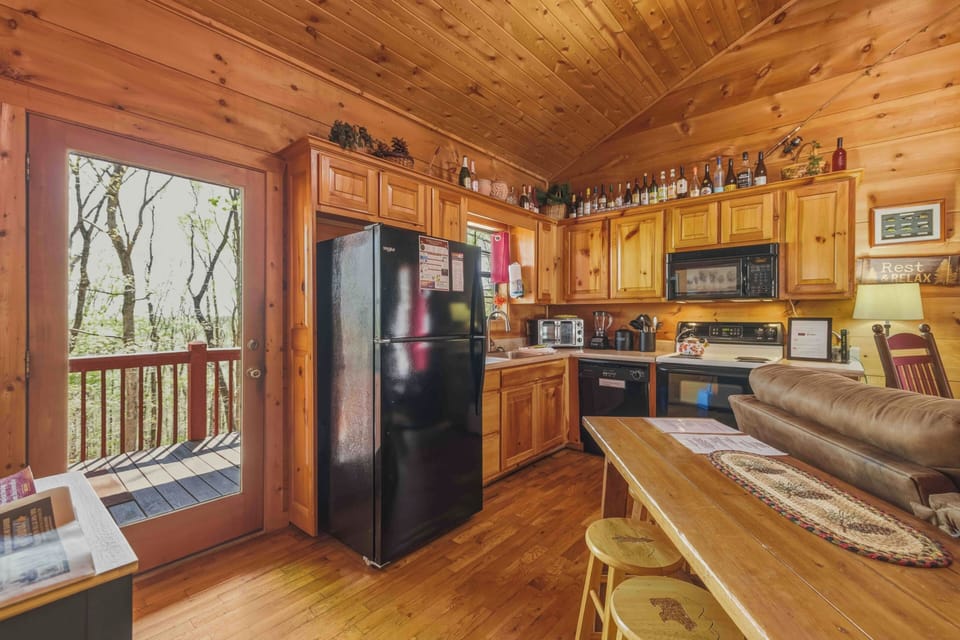 Kitchen with Full Size Appliances