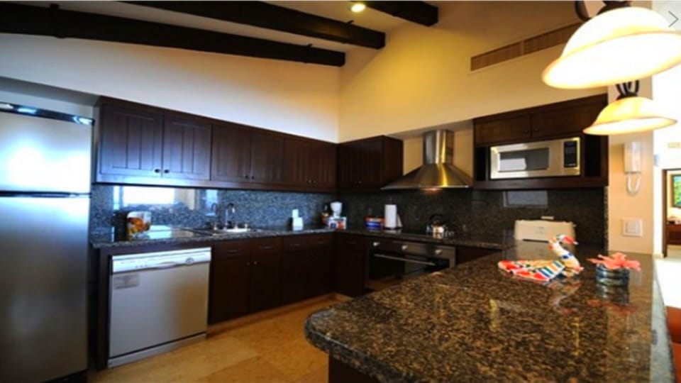 Beautiful large kitchen with all upgraded appliances, granite counters and bar!