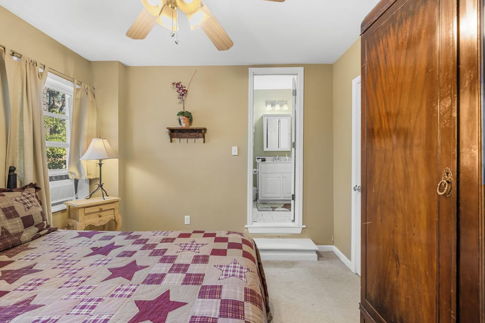 with Ensuite Bathrroom