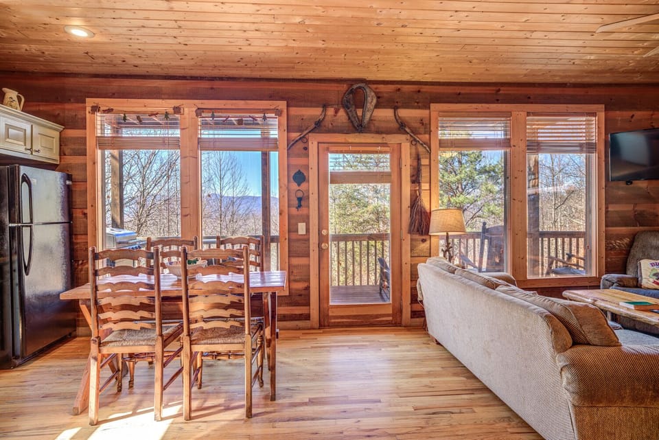 The Perfect View - 3-Level Cabin with Hot Tub, Outdoor Fire Pit, Pool Table and Mountain Views!