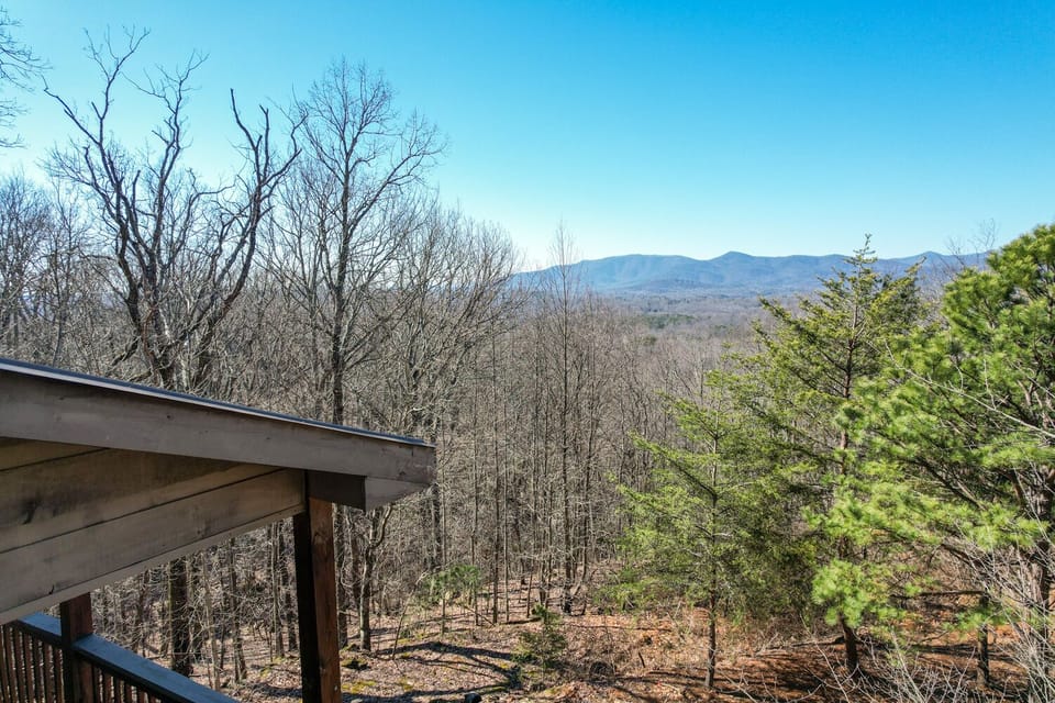Lots of Mountain Glimpses - 3-Level Cabin with Hot Tub, Outdoor Fire Pit, Pool Table and Mountain Views!