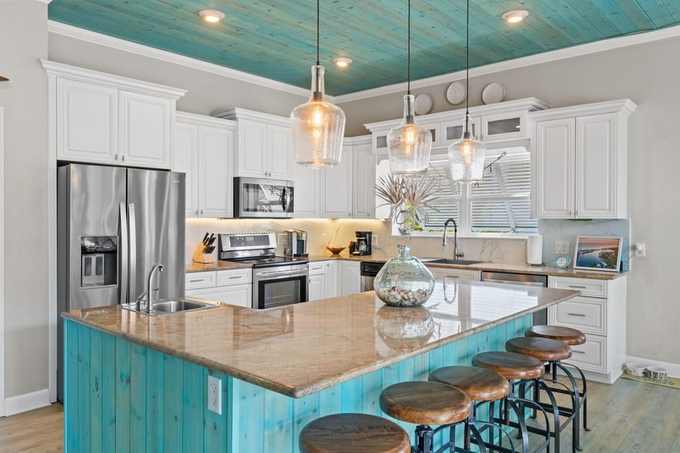 Expansive island in the kitchen