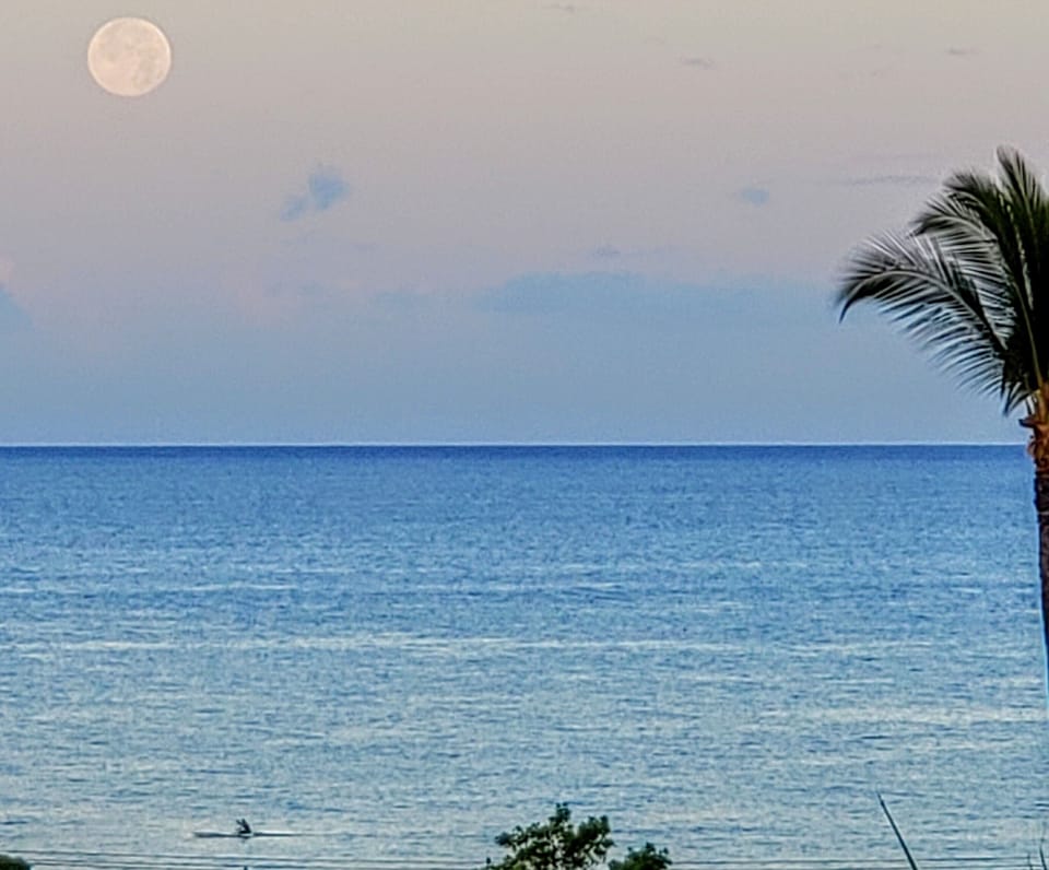 Early sunrise and moonset view from C618 lanai