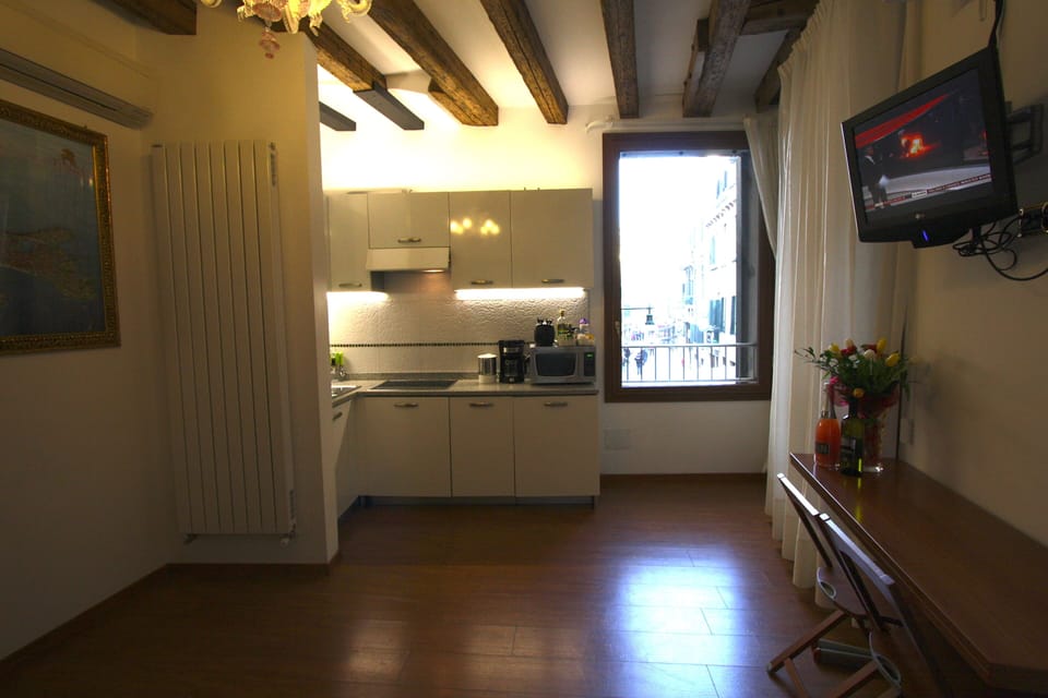 Sitting-room/kitchen fully equipped