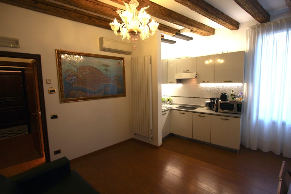 Sitting-room/kitchen fully equipped