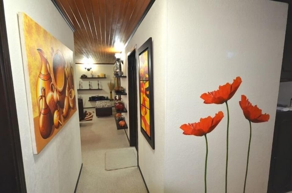 VIVID MODERN DECORATION