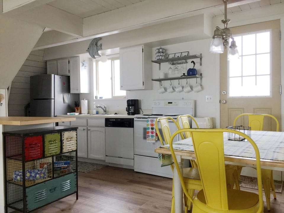 Bright and Cheery Kitchen and Dining