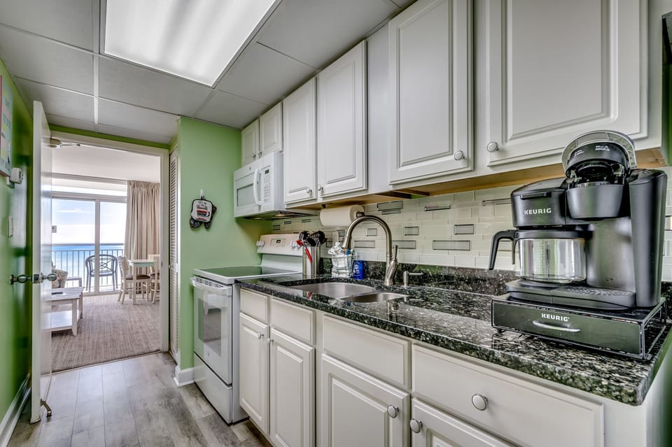 Kitchenette with style and efficiency.