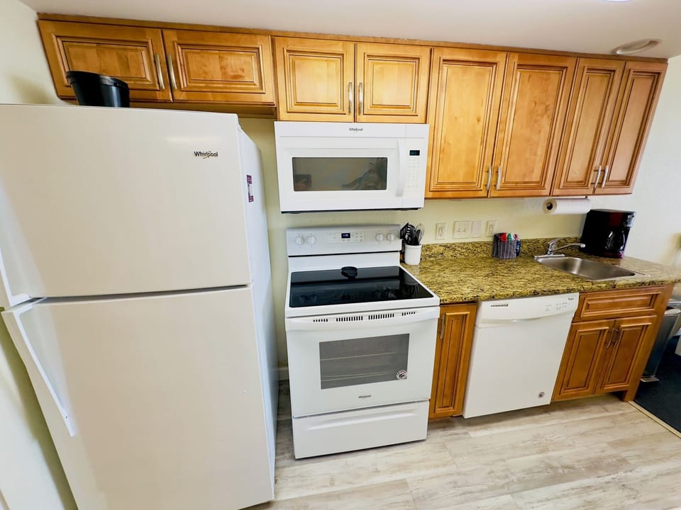 Kitchen has all major Appliances