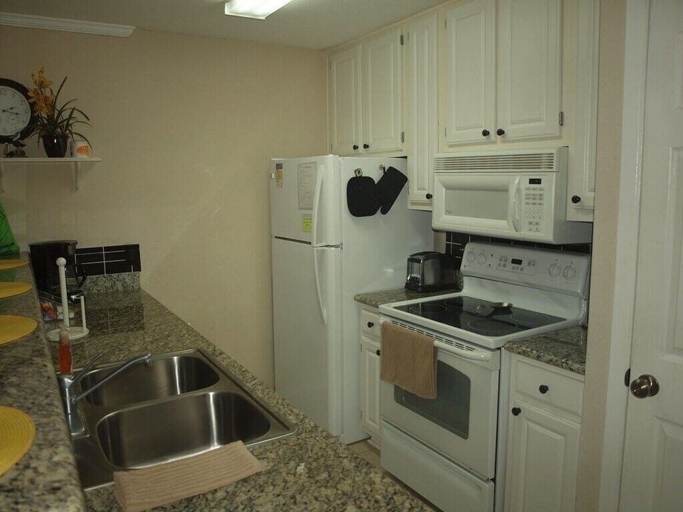 Fully stocked kitchen to warm leftovers, pop popcorn, or fix a complete meal.