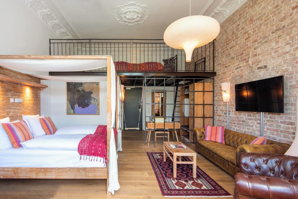 Suite | Premium bedding, in-room safe, soundproofing, iron/ironing board