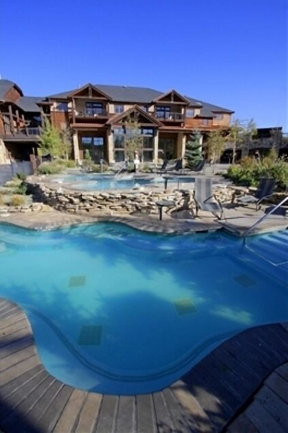 Huge heated outdoor pool and jacuzzis--perfect for apres-ski with the family!