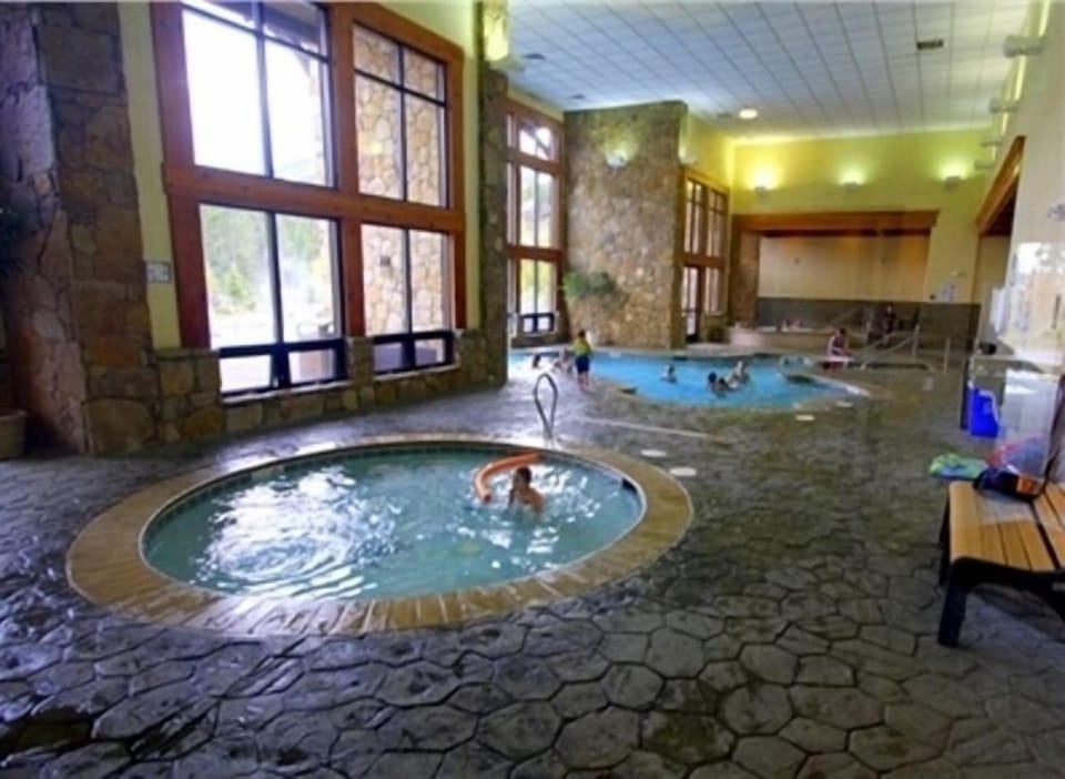 Indoor/outdoor heated pool and jacuzzi