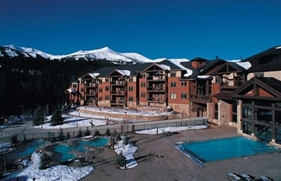 Perfect spot for watching the New Year's eve Ski parade and fireworks!