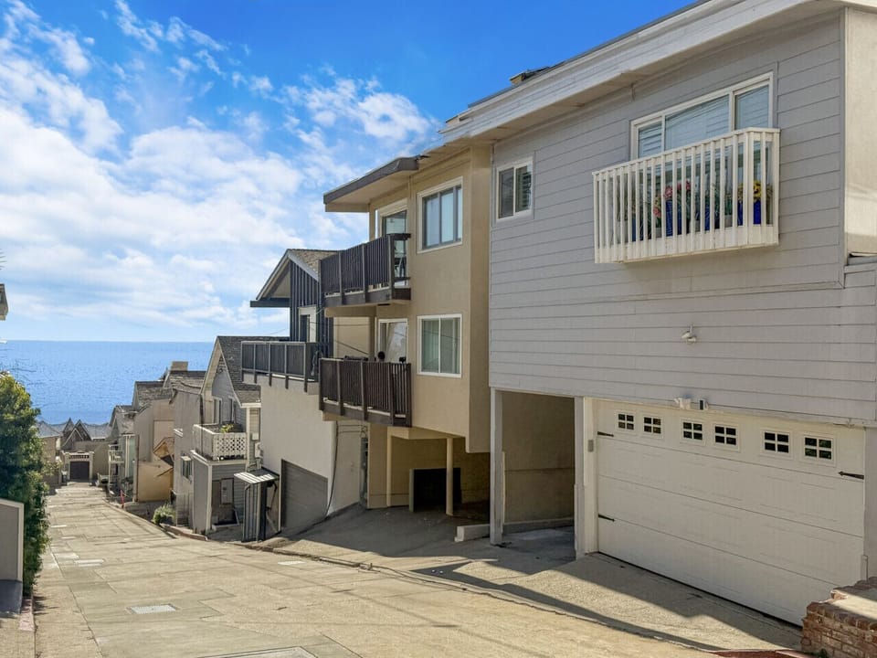 2 blocks from the ocean.