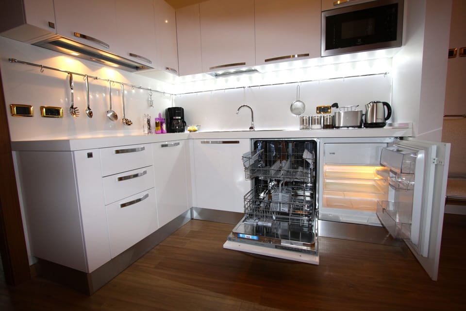 Fully equipped kitchen.