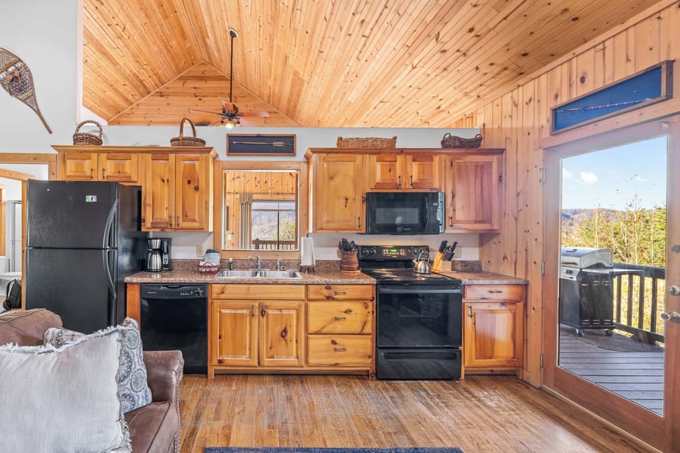 Refrigerator, Dishwasher, Stove, Oven and Microwave!