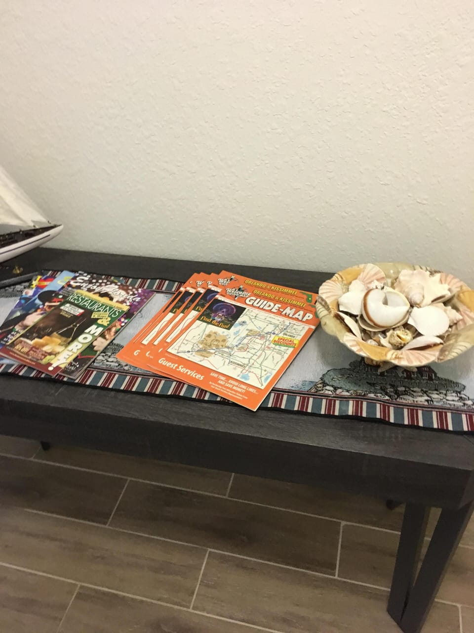 Entrance hall, maps and information for guests