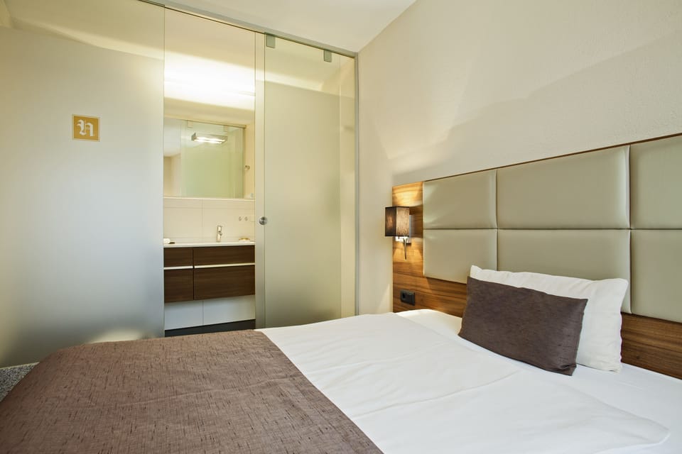 Comfort Double Room, City View | Desk, free WiFi, bed sheets
