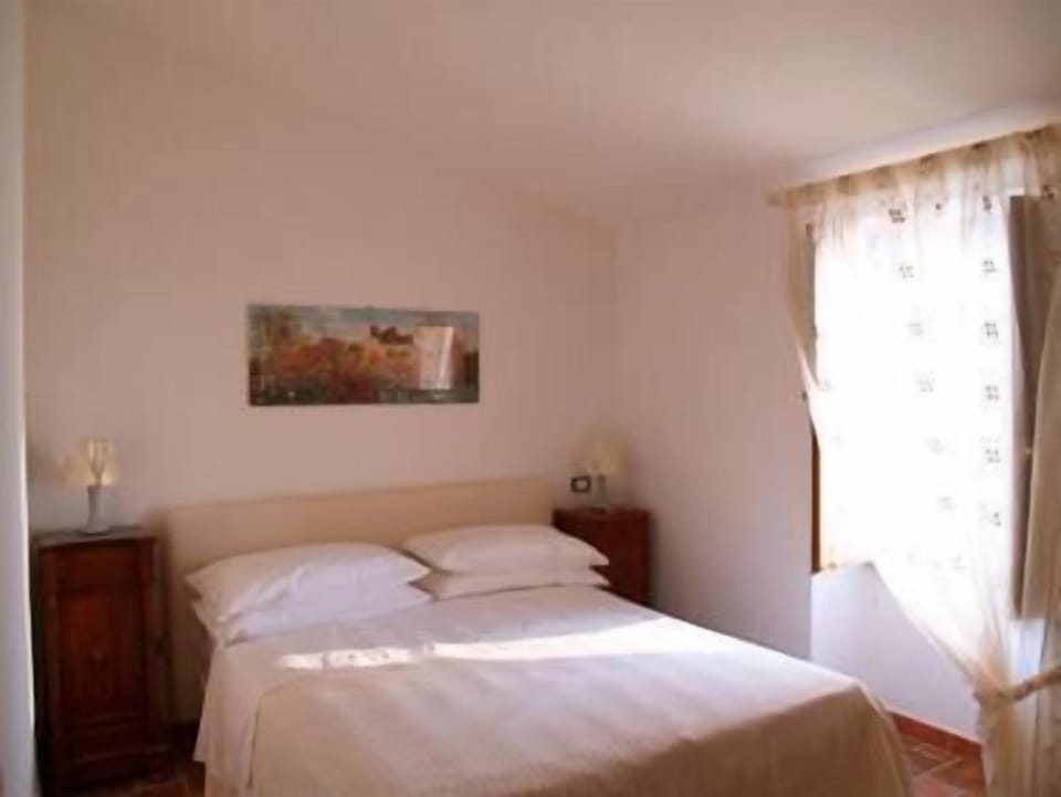 Desk, free cribs/infant beds, rollaway beds, free WiFi