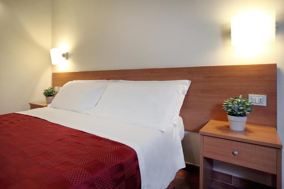 Premium bedding, in-room safe, desk, cribs/infant beds