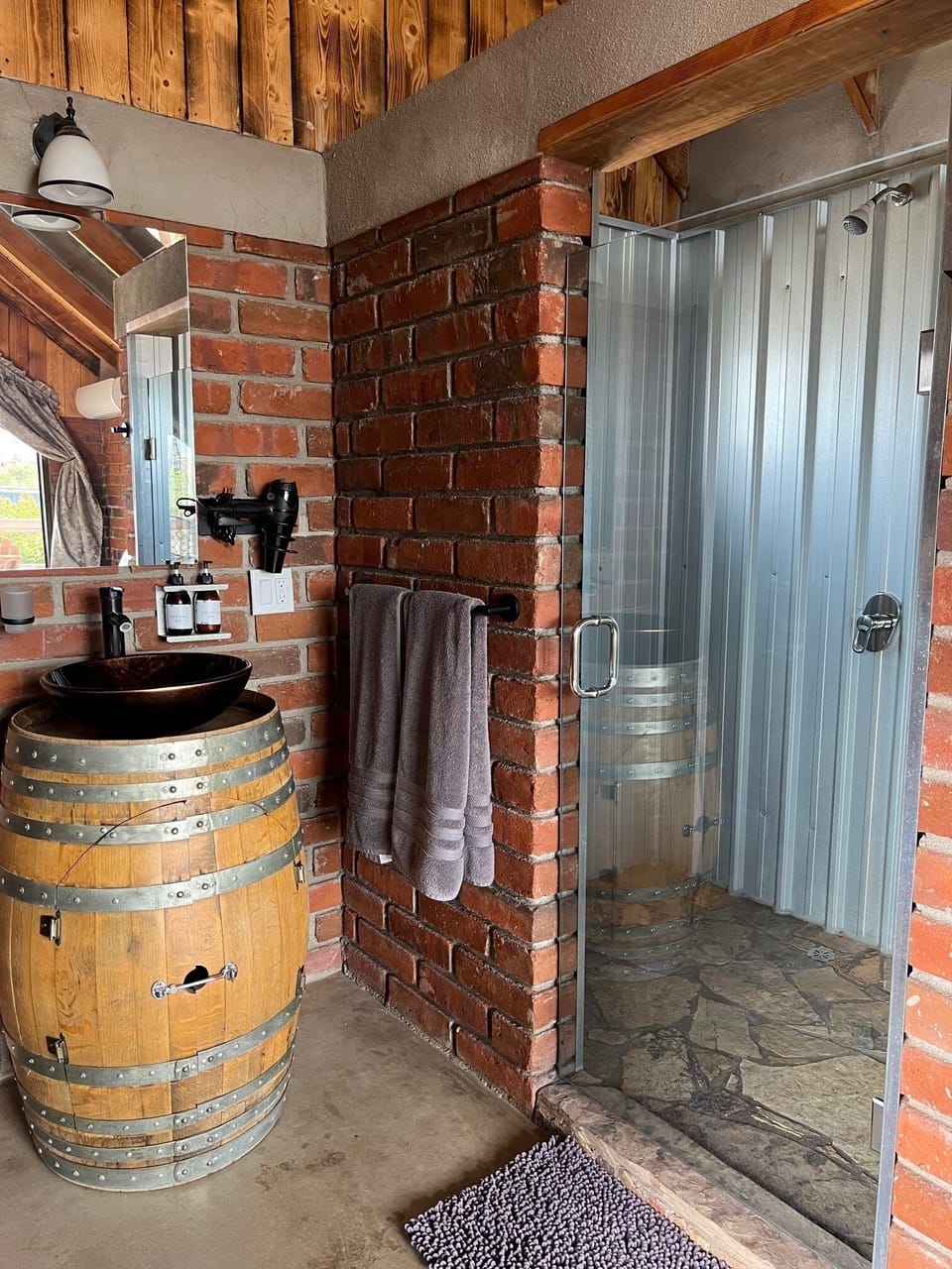 Family Cabin, 1 Bedroom, Vineyard View | Bathroom | Shower, rainfall showerhead, free toiletries, hair dryer