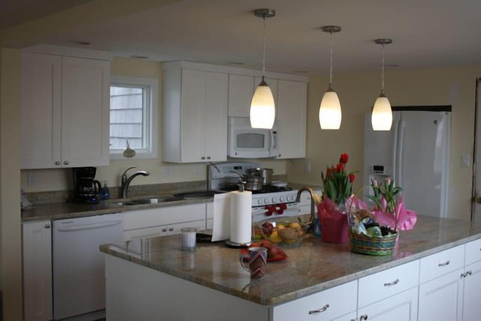 New Kitchen installed in 2013!