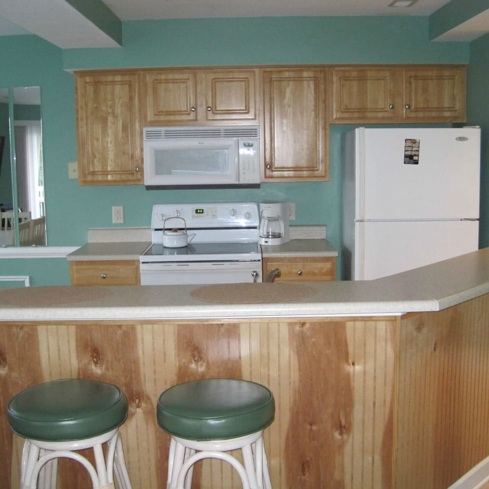 Breakfast Bar In Main Unit