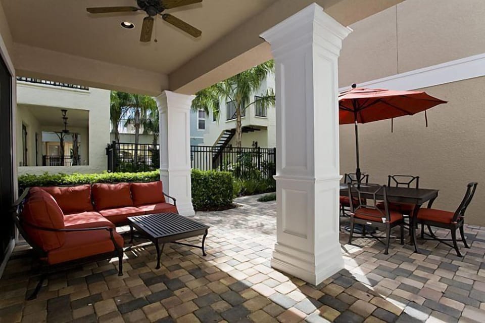  COURT YARD PATIO COMPLETE WITH BBQ GRILL 