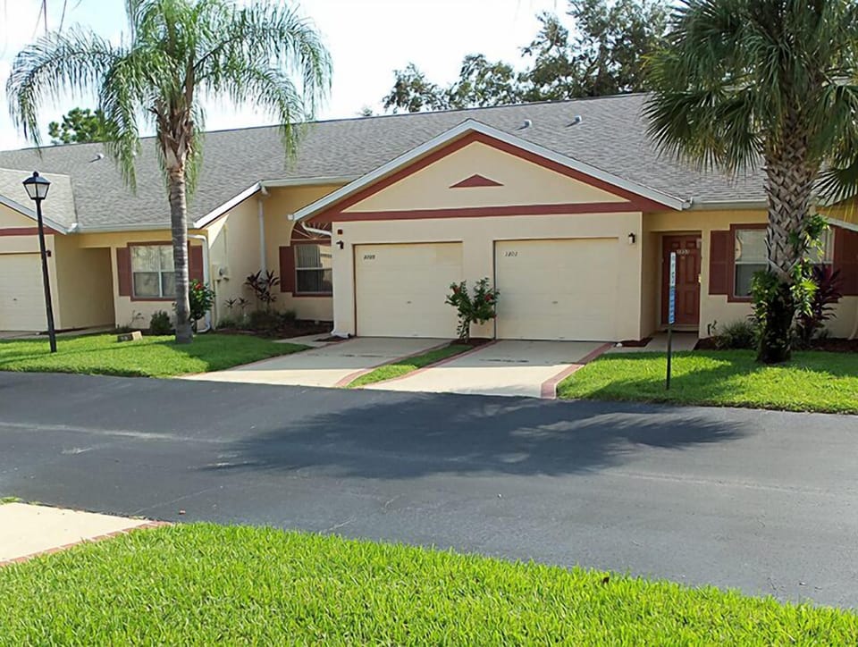 Exterior - single level villa - 5 miles to Disney.