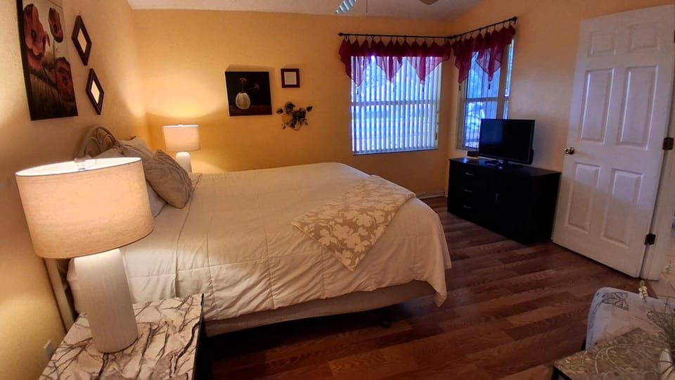 Master bedroom - tv