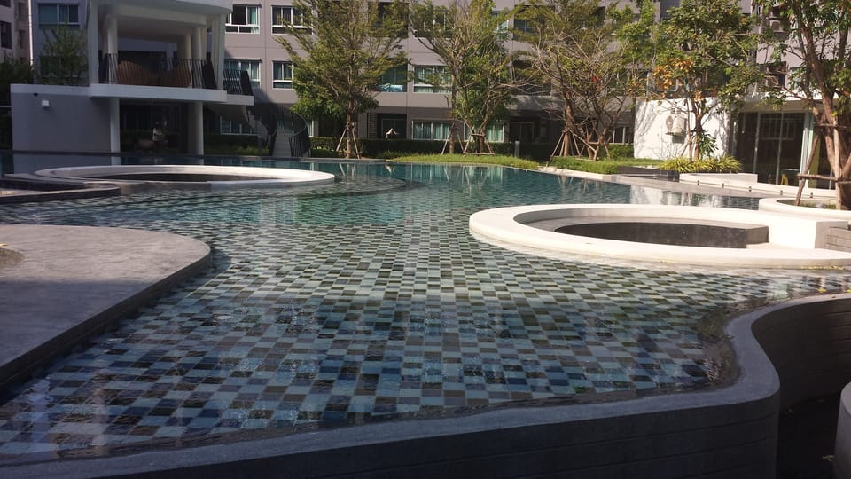 Connecting beach pool
