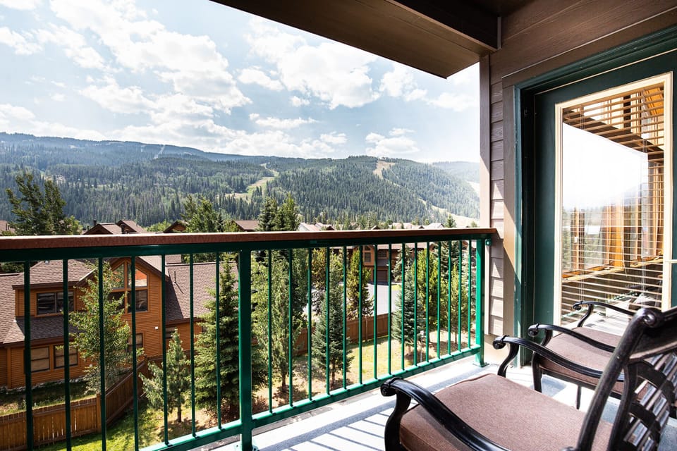 Relax on your private balcony with stunning mountain views stretching endlessly before you.
