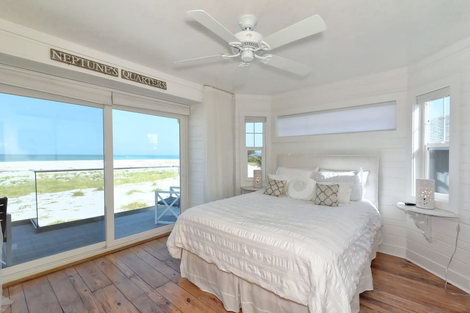 2nd Bedroom.  Queen Size Bed.