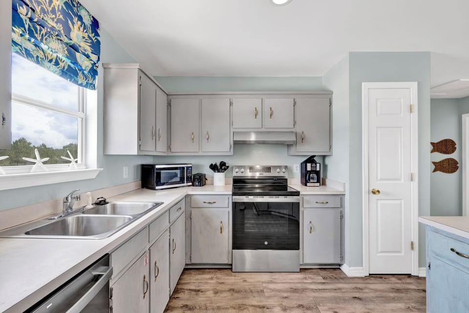 Updated appliances throughout