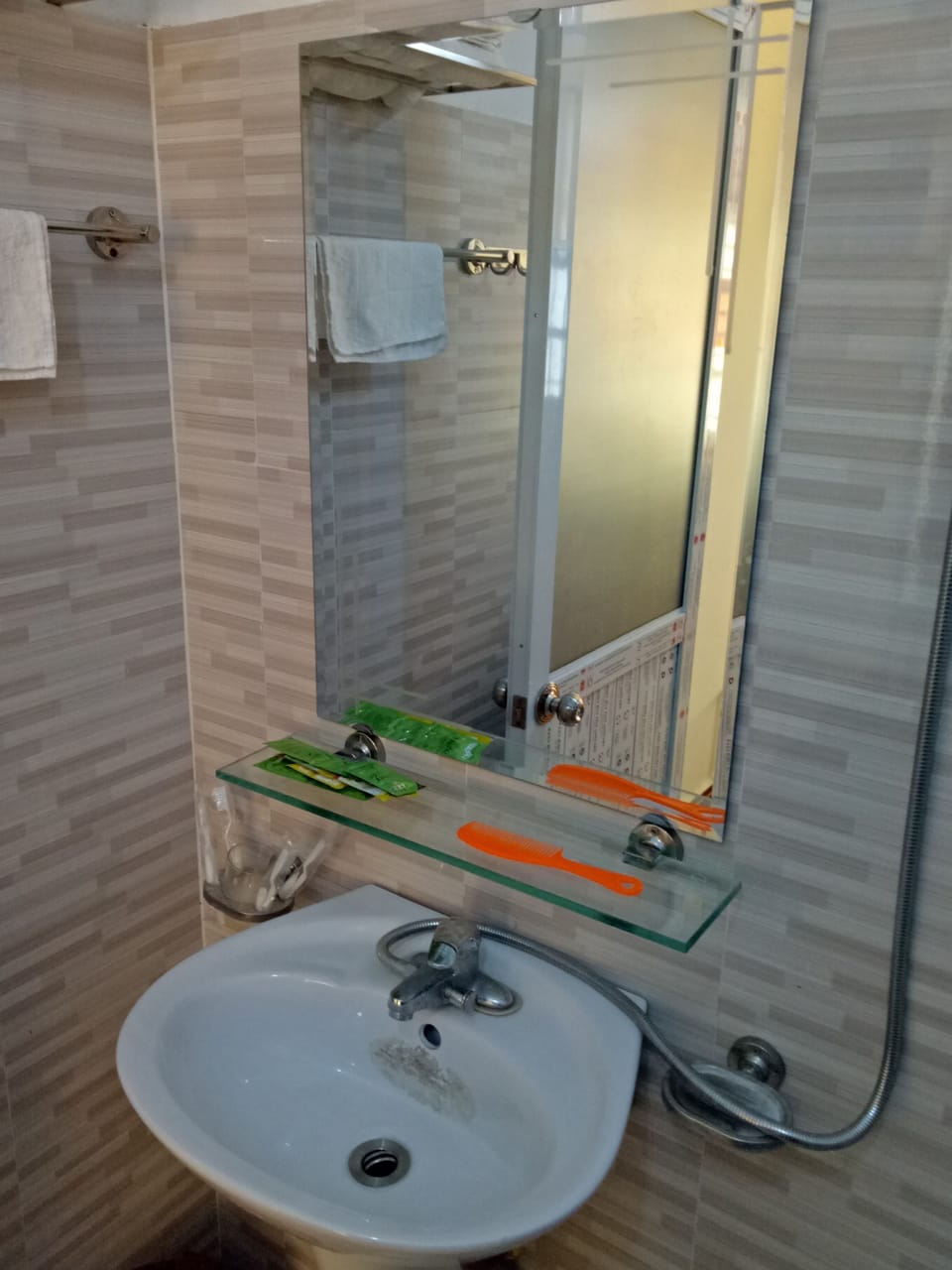 Double Room | Bathroom | Shower, free toiletries, slippers, towels