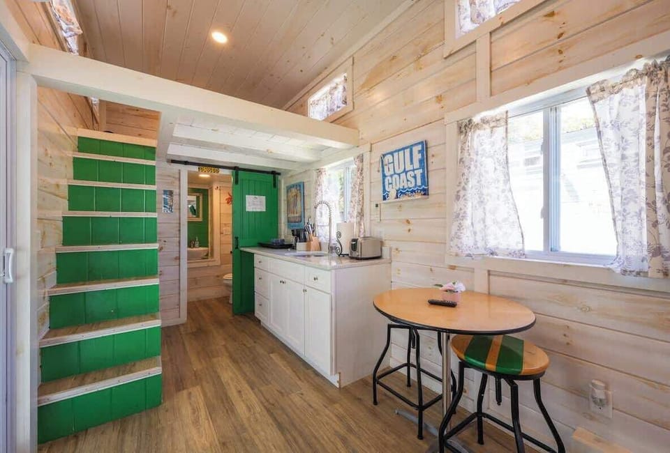 Kitchen / Dining Area
