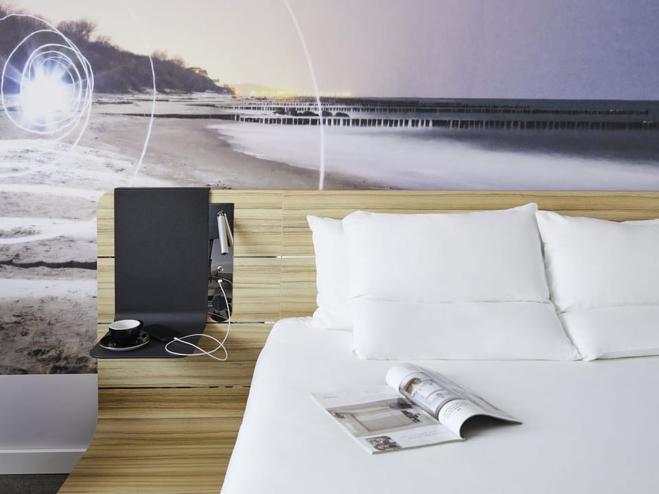 Hypo-allergenic bedding, minibar, in-room safe, desk