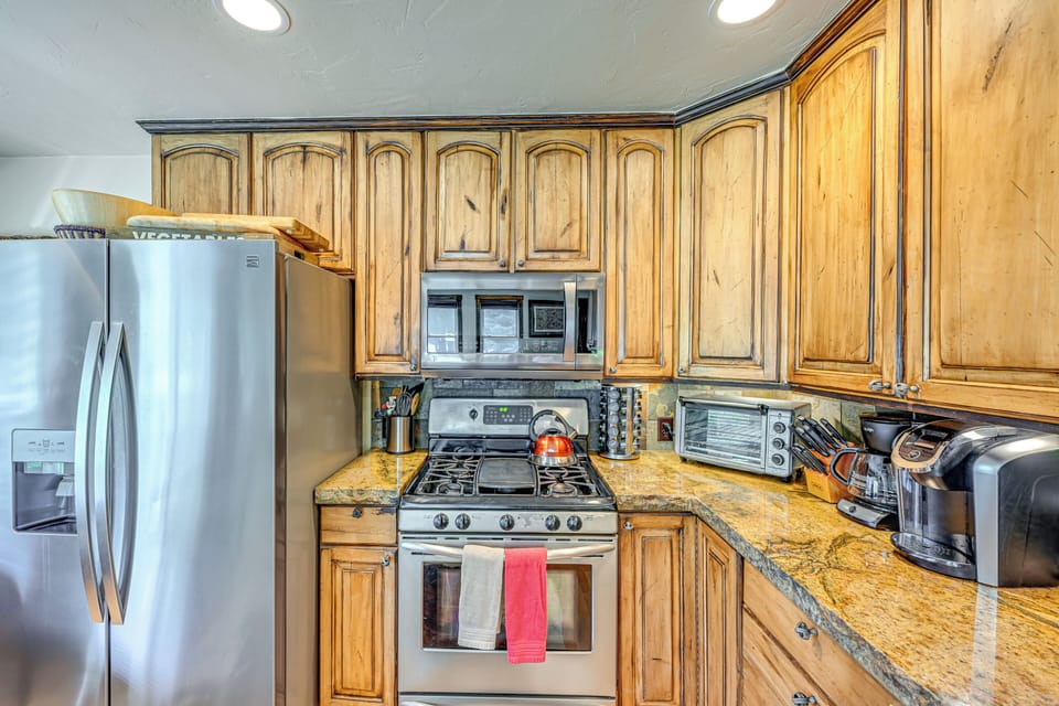 Kitchen | Cooking Basics & Spices | Keurig & Drip Coffee Maker