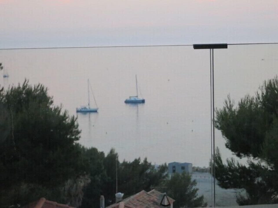 Superb villa overlooking the bay, panoramic sea view, swimming pool, beach 5min Villa in La Cadière-d'Azur