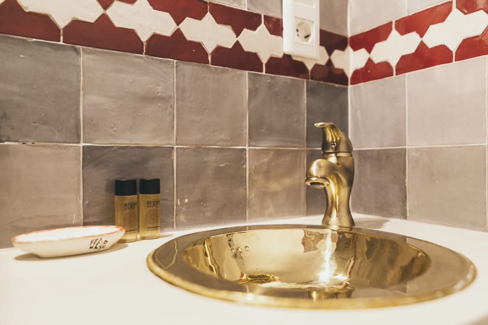 Classic Double Room | Bathroom shower