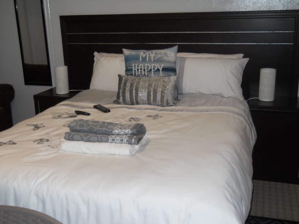 Standard Double Room | Egyptian cotton sheets, premium bedding, desk, laptop workspace