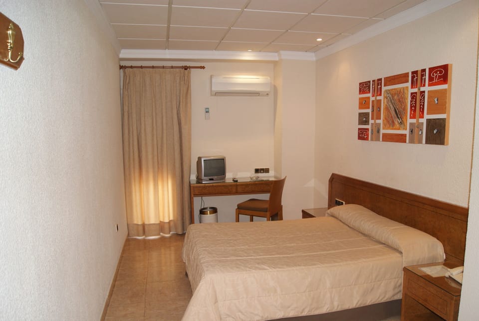 Double Room, 1 Double Bed | Desk, free WiFi, bed sheets