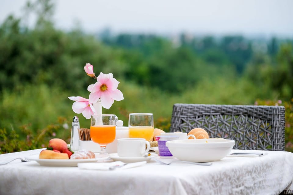 Daily buffet breakfast for a fee