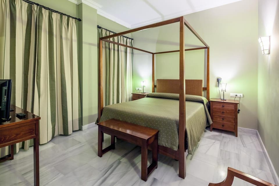 In-room safe, desk, soundproofing, cribs (free)