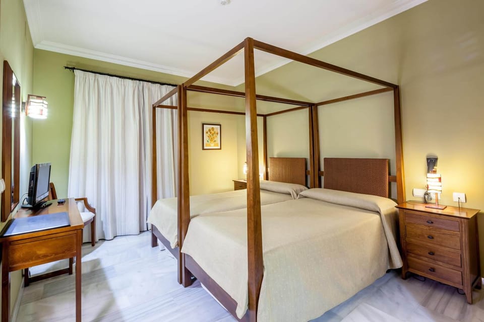 In-room safe, desk, soundproofing, cribs (free)