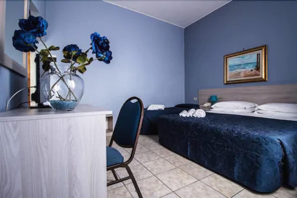 Triple Room | In-room safe, desk, free WiFi, wheelchair access
